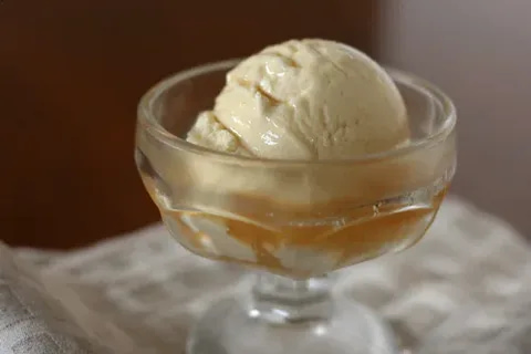 تصویر 1 از بستنی زعفرانی لیوانی با ترکیب شگفت انگیز زعفران و خامه